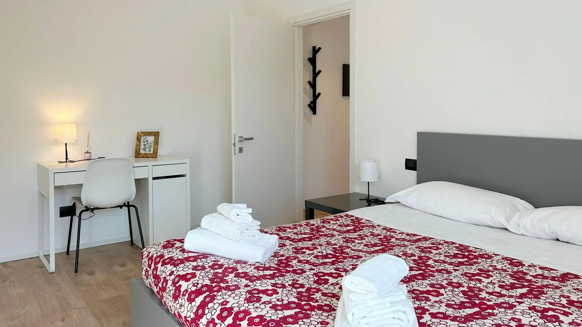 Lecco Lakefront Retreat 0*,  Italy