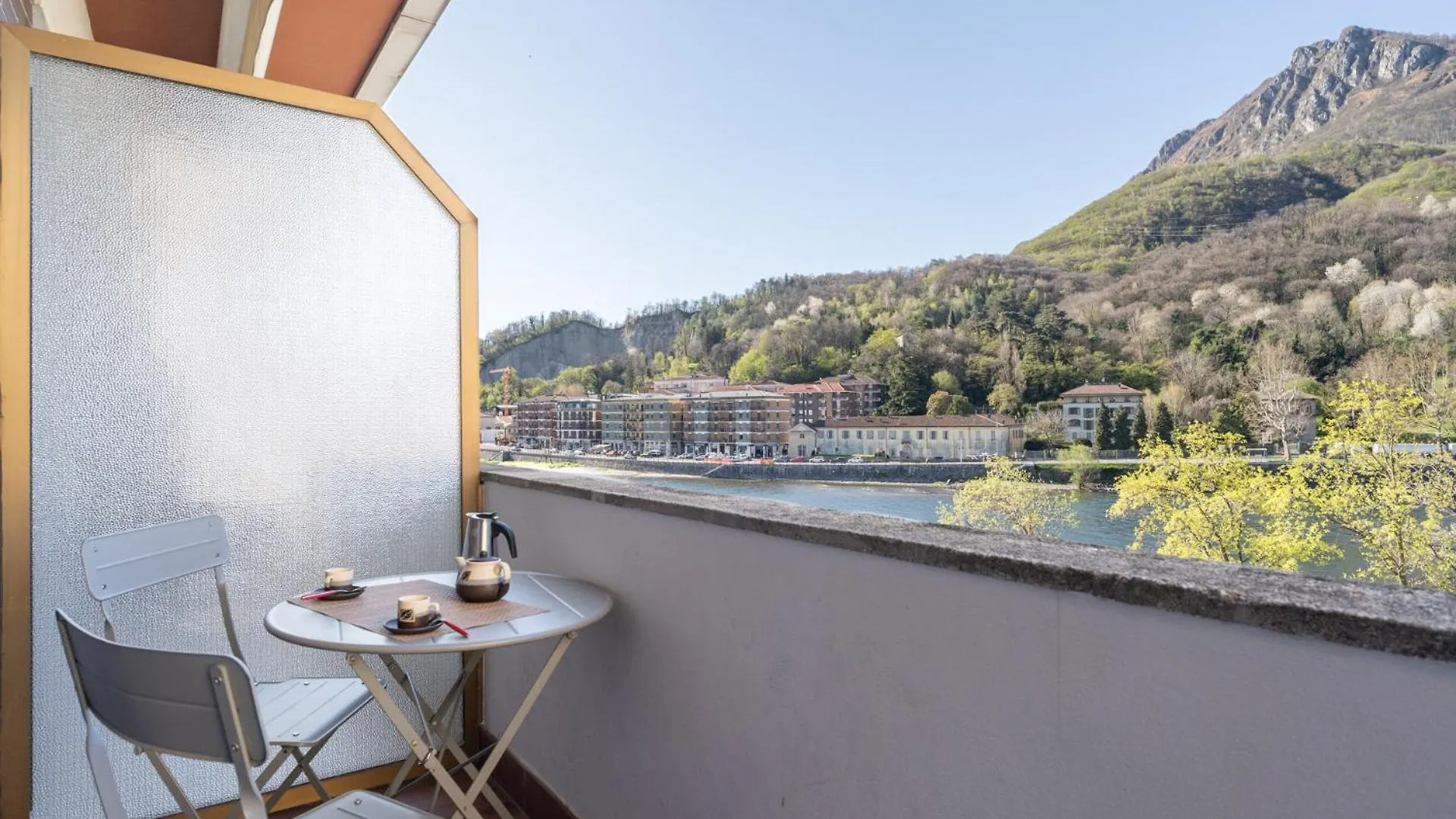 Lecco Lakefront Retreat Apartment
