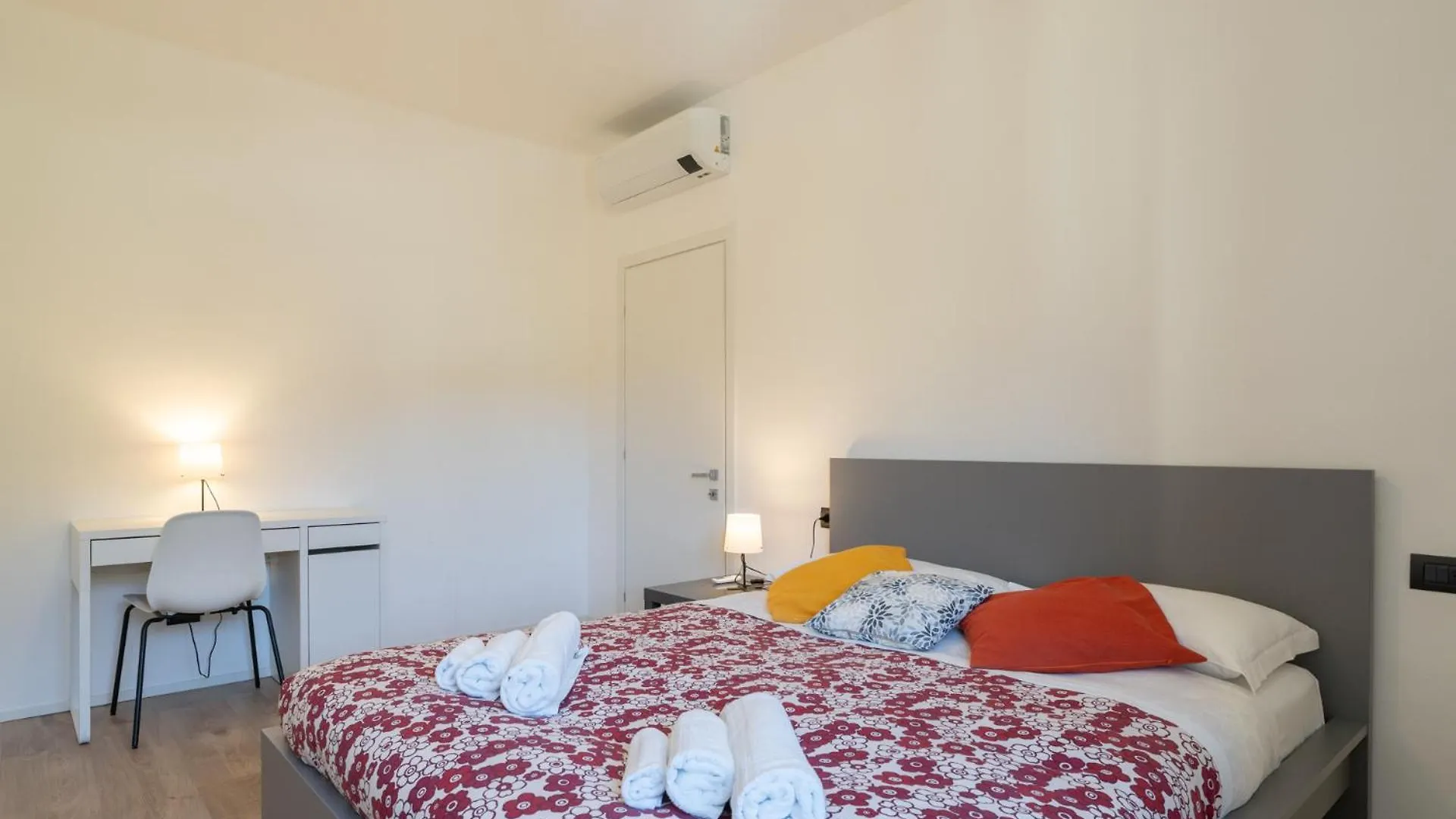 Lecco Lakefront Retreat 0*,