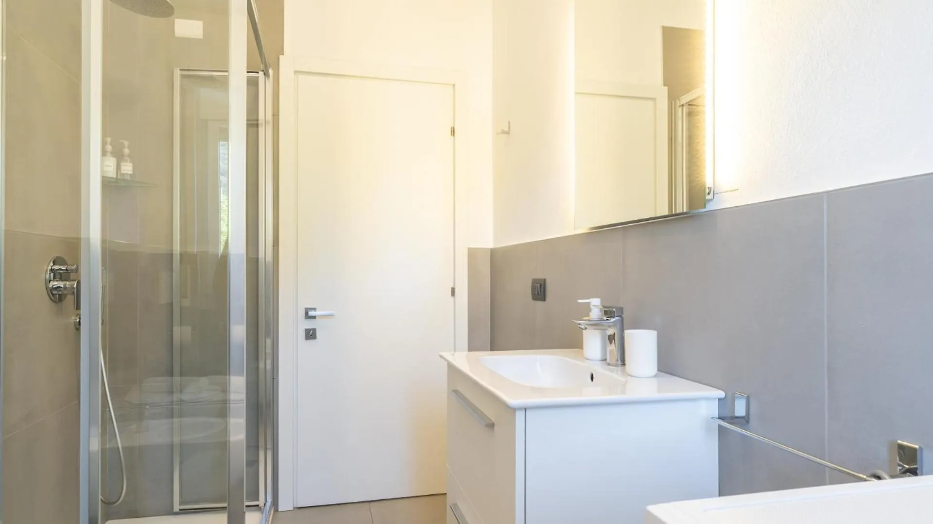 Lecco Lakefront Retreat Apartment