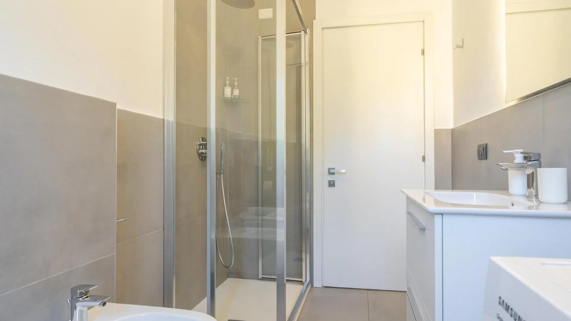 Lecco Lakefront Retreat Apartment